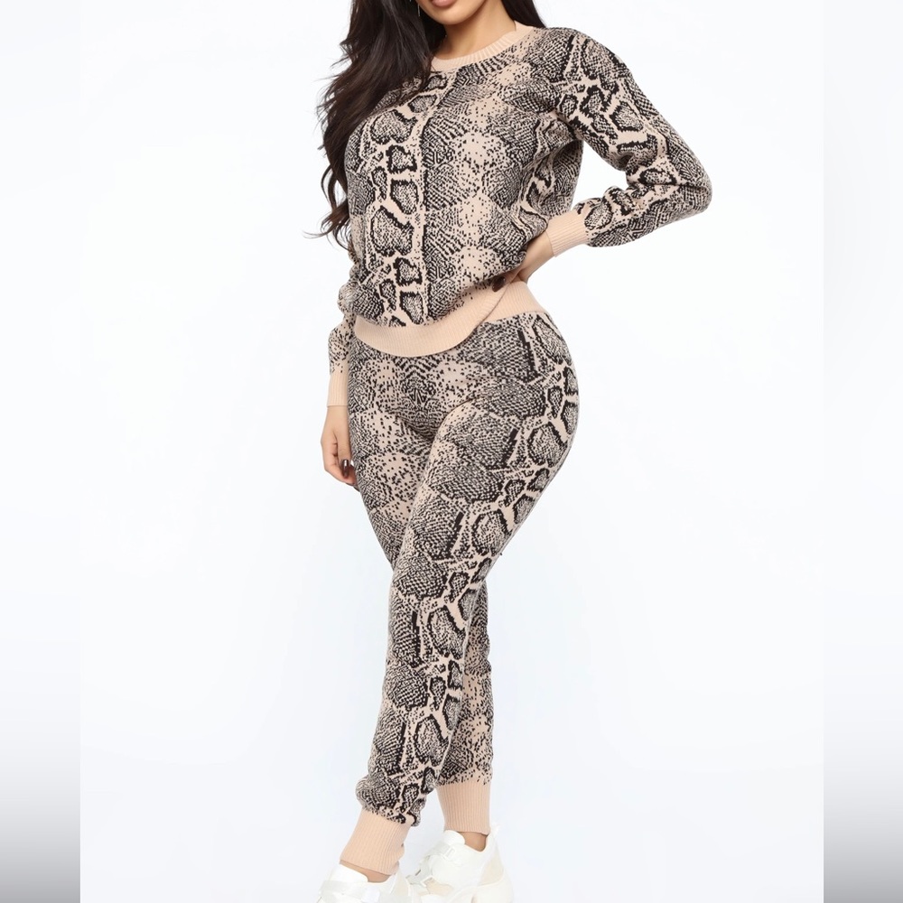 Fashion Nova “Lose Touch Sweater Set”